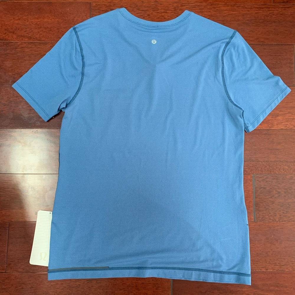 NWT Lululemon Short Sleeve tee - Picture 6 of 10